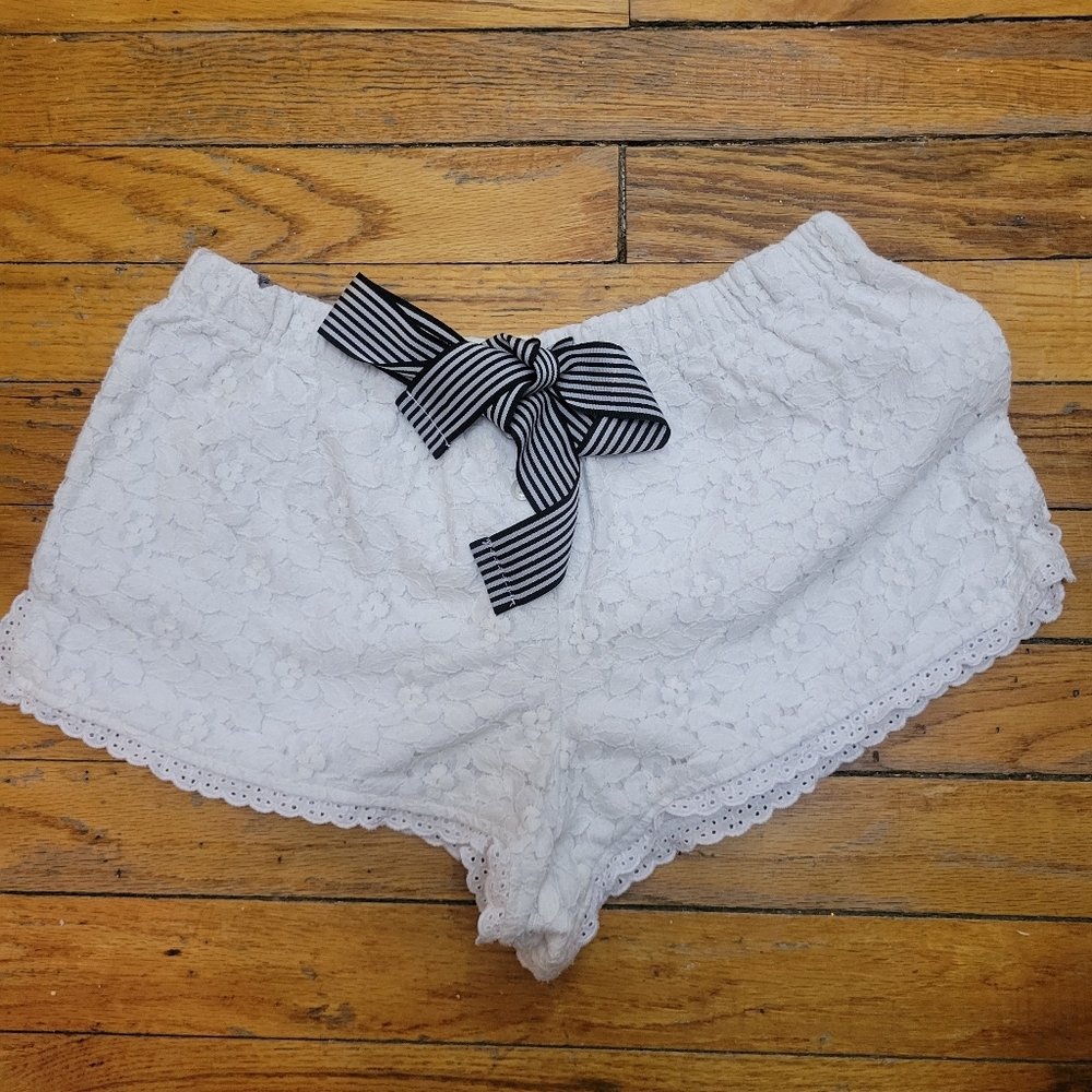 DKNY White Lace Sleep‎ Shorts with Black Stripe Bow EUC Girly Coquette Romantic